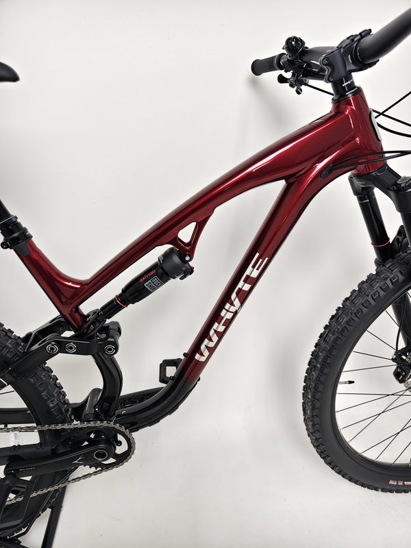 Maxxis Assegai and Minion DHR tires on the Whyte T-160 S 2025, showcasing their high-performance design.