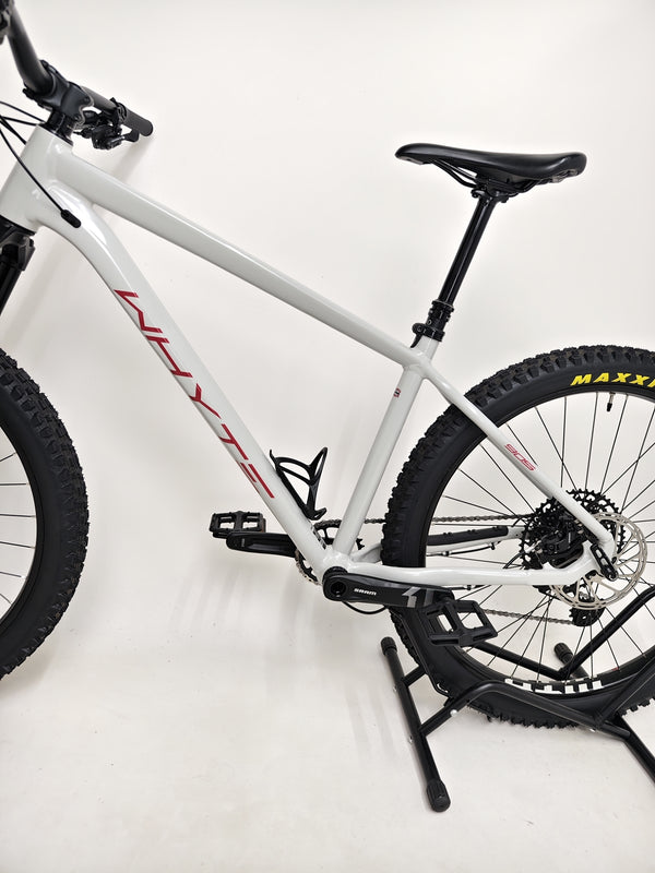 Cross-section view of the Whyte 905 V5 2023 Mountain Bike, emphasizing design and engineering.