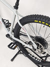 Showcase of the Whyte 905 V5 2023 Mountain Bike with clear focus on the bike's colour and features.