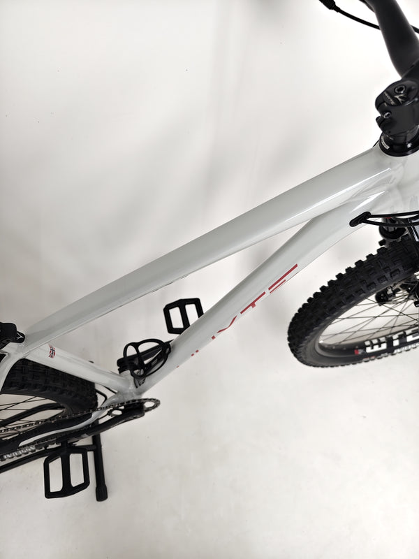 Bird's eye view of the Whyte 905 V5 2023 Mountain Bike, showcasing its symmetry and design.