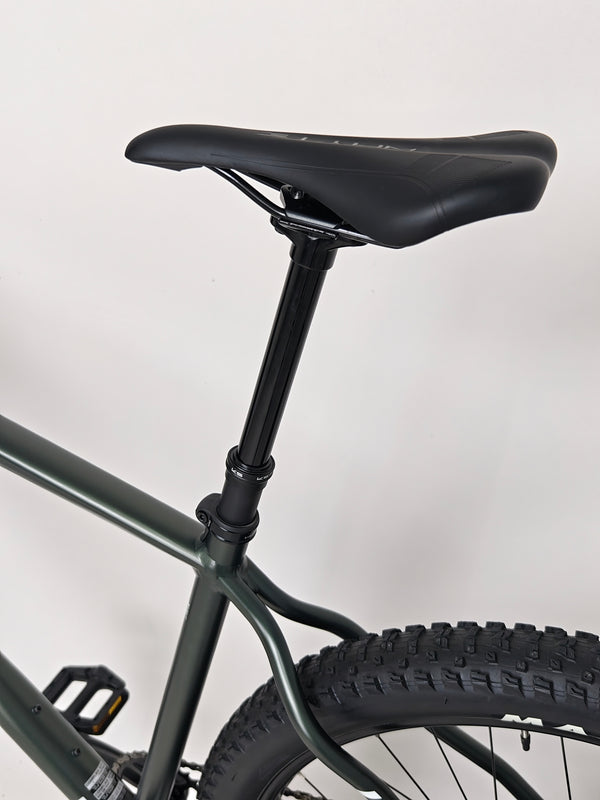 Image of the Whyte 901 V4 2022 Mountain Bike emphasizing its performance gearing.