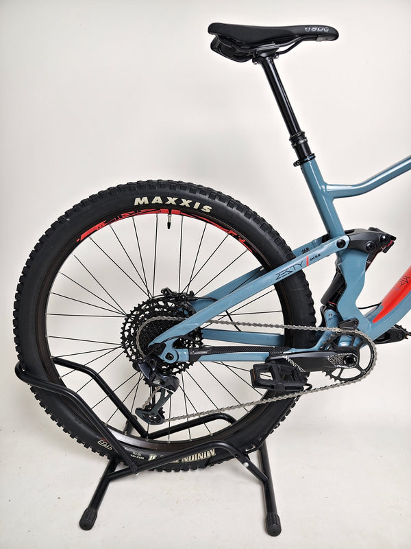 Visual representation of the various components and their arrangement on the Lapierre Zesty AM 5.9 LARGE.