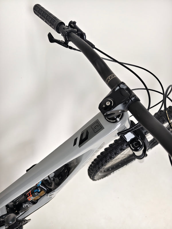 Nukeproof Giga 290 Comp Carbon 2022 bike with close-up of the seat post and saddle.