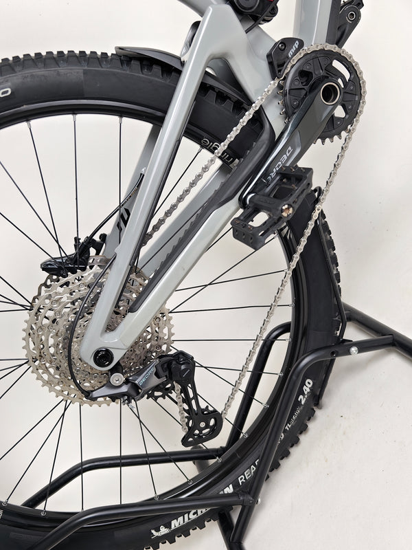 Nukeproof Giga 290 Comp Carbon 2022 bike with a focus on the handlebars.