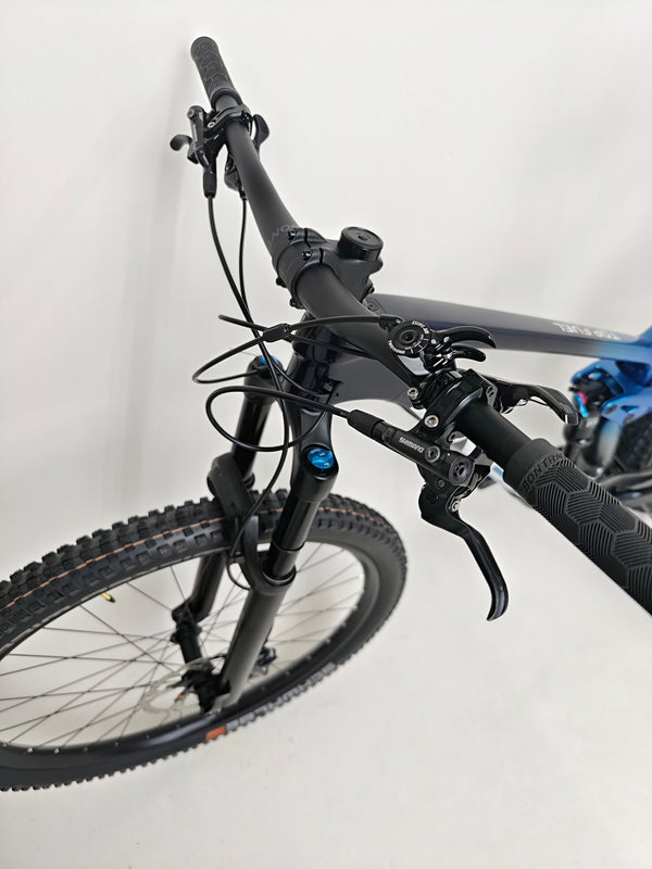 Close-up view of tires on the Trek Top Fuel 9.7 2022 CARBON, featuring Schwalbe Wicked Will high-performance tires.