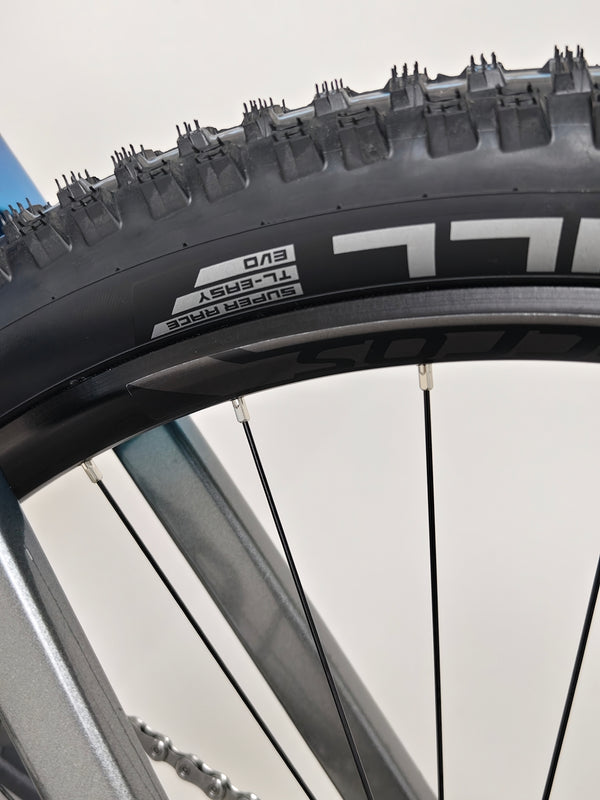 Trek Top Fuel 9.7 2022 CARBON bike with additional accessories and specs highlighted for customization.