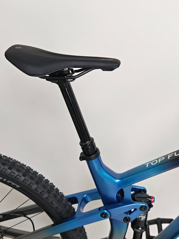 Detailed showcasing of the Trek Top Fuel 9.7 2022 CARBON bike's braking system and wheels.