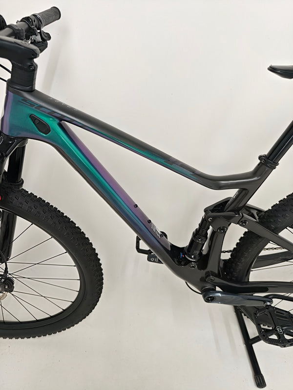 View of the front tire on the Scott Spark RC 900 Team Issue AXS Carbon in a natural setting.