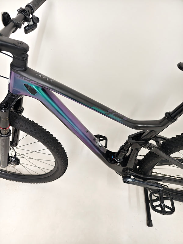 Close-up of the tire depth on the Scott Spark RC 900 Team Issue AXS Carbon bike.