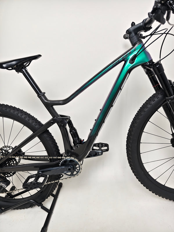 View of the Fox Float DPS Nude shock on the Scott Spark RC 900 Team Issue AXS Carbon.