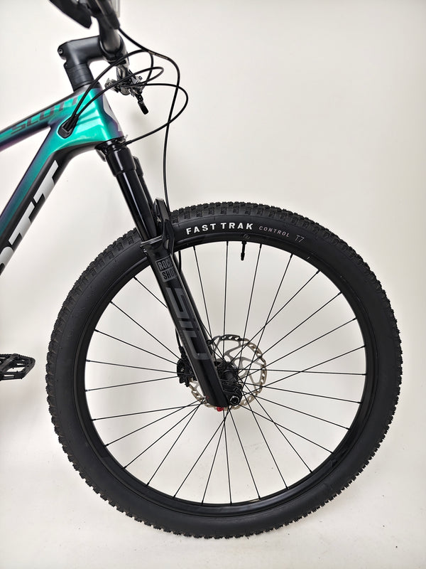 Scott Spark RC 900 Team Issue AXS Carbon bike positioned elegantly in a natural setting.