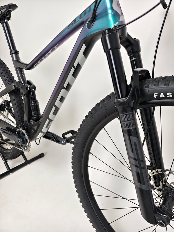 Scott Spark RC 900 Team Issue AXS Carbon bike ready for ride with clear visibility of components.