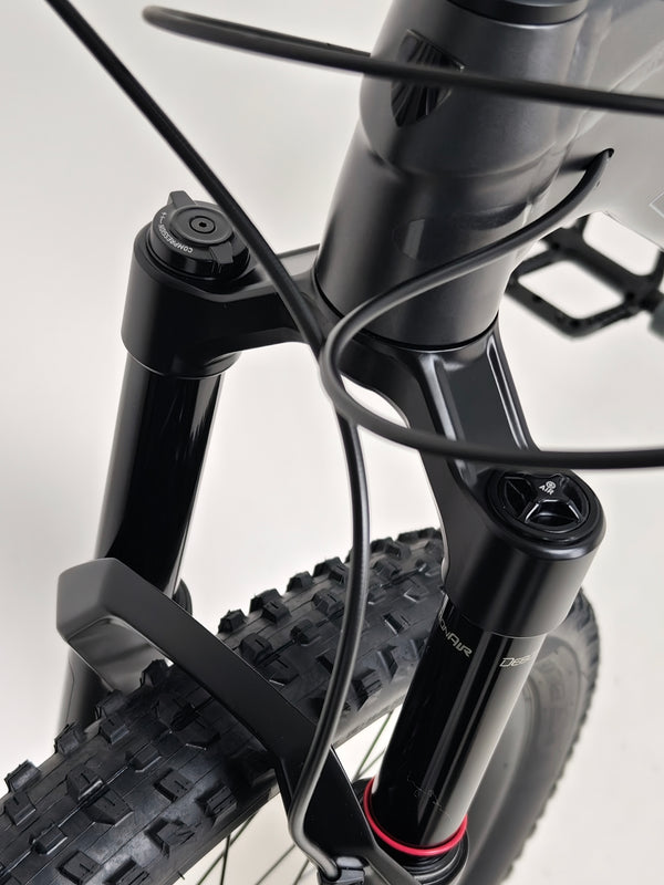 Trek Top Fuel 8 GX AXS 2024 bike in full view, offering insights into its dimensional specs.