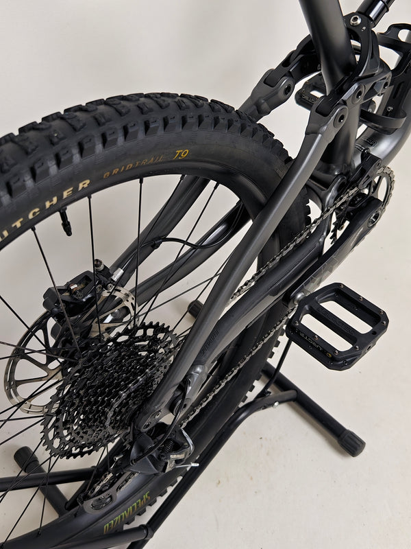 The refined design elements of the Specialized Status 160, showcasing its aesthetic appeal.