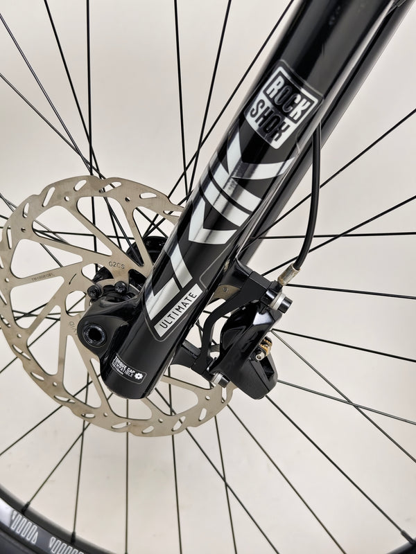 Santa Cruz Nomad Alloy R / SRAM XX1 / HOPE Hubs / E.13 / XL / Top-Spec / Very Good Condition! - Image capturing the rear suspension components in action.