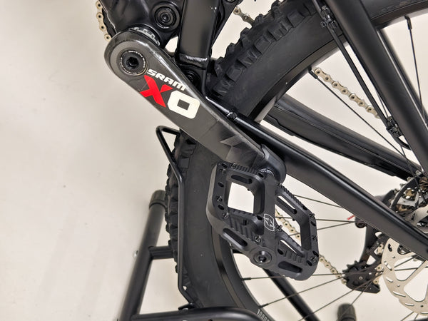 Santa Cruz Nomad Alloy R / SRAM XX1 / HOPE Hubs / E.13 / XL / Top-Spec / Very Good Condition! - Image showcasing the bike ready for a challenging off-road trail.