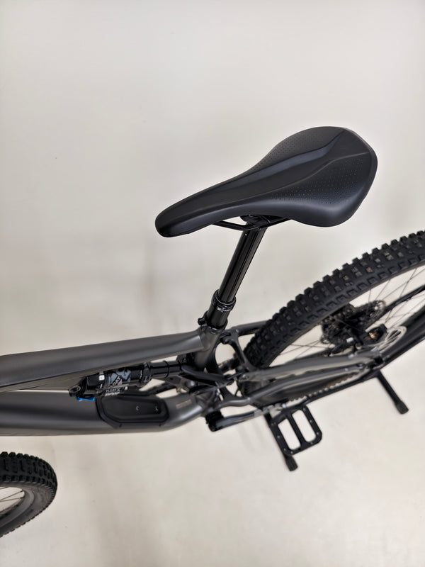 Specialized Stumpjumper EVO Comp Alloy 29/27.5 MULLET / MEDIUM S3 / Very Good Condition - Close-up of the rear shock suspension setup.