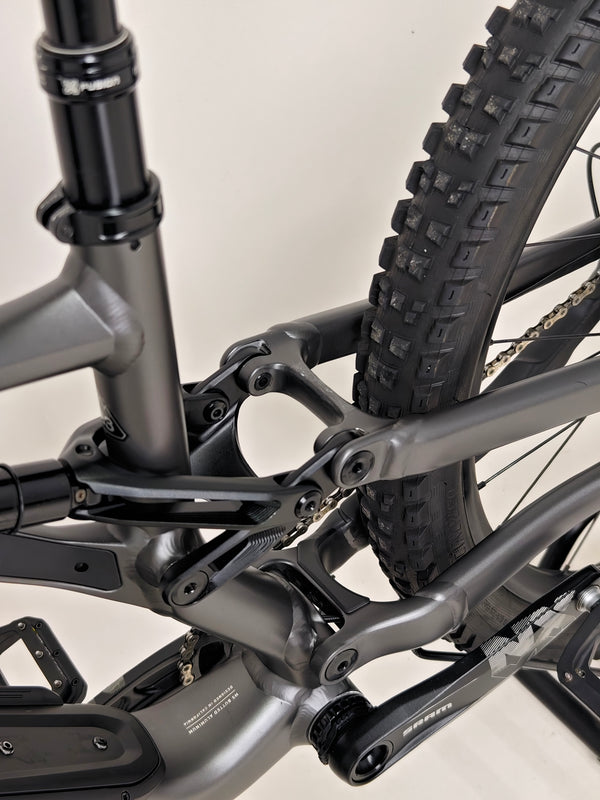 Specialized Stumpjumper EVO Comp Alloy 29/27.5 MULLET / MEDIUM S3 / Very Good Condition - Image showing the bike in dynamic riding position.