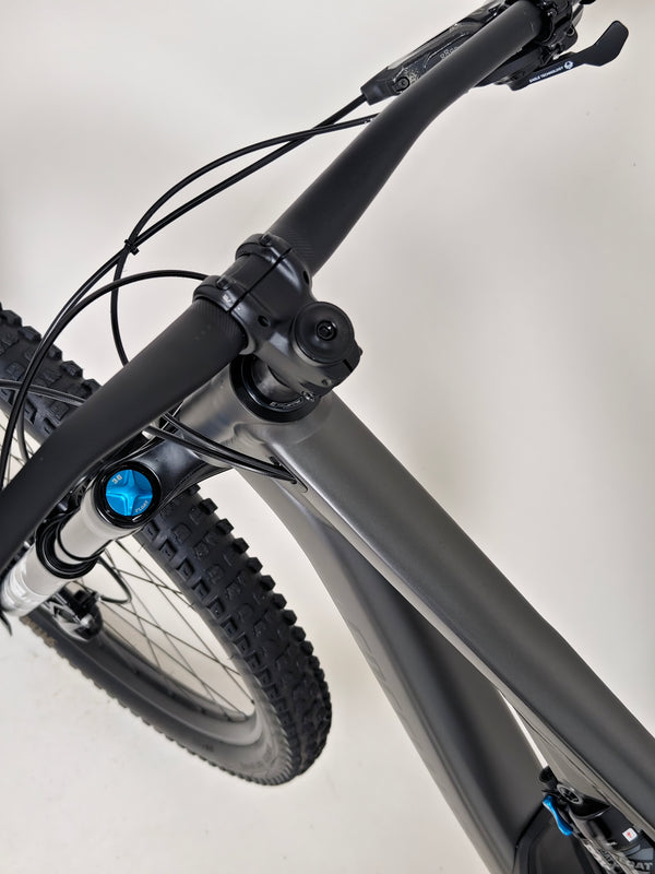 Specialized Stumpjumper EVO Comp Alloy 29/27.5 MULLET / MEDIUM S3 / Very Good Condition - Action shot showcasing the bike’s performance capabilities.