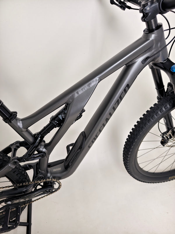 Specialized Stumpjumper EVO Comp Alloy 29/27.5 MULLET / MEDIUM S3 / Very Good Condition - Side profile highlighting the rugged look of the bike.