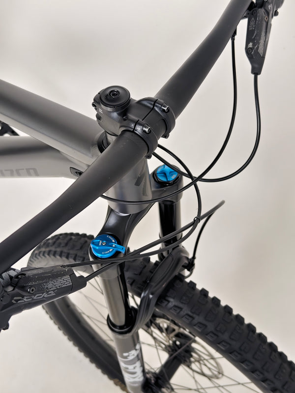 Specialized Stumpjumper EVO Comp Alloy 29/27.5 MULLET / MEDIUM S3 / Very Good Condition - Composed image highlighting the bike in a scenic context.