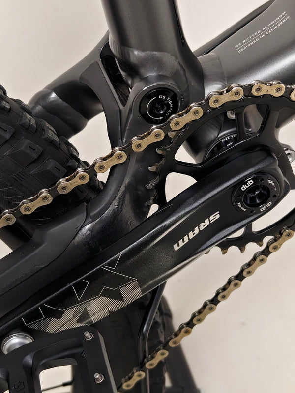 Specialized Stumpjumper EVO Comp Alloy 29/27.5 MULLET / MEDIUM S3 / Very Good Condition - Close view showing the bike’s versatile geometry.