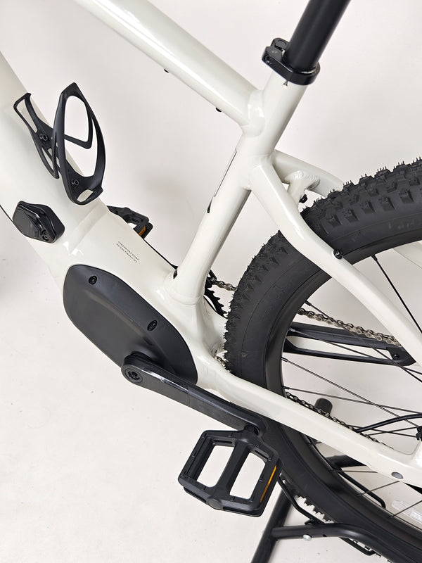 Scenic view juxtaposing the Specialized Turbo Tero 3.0 with panoramic mountain backdrop.