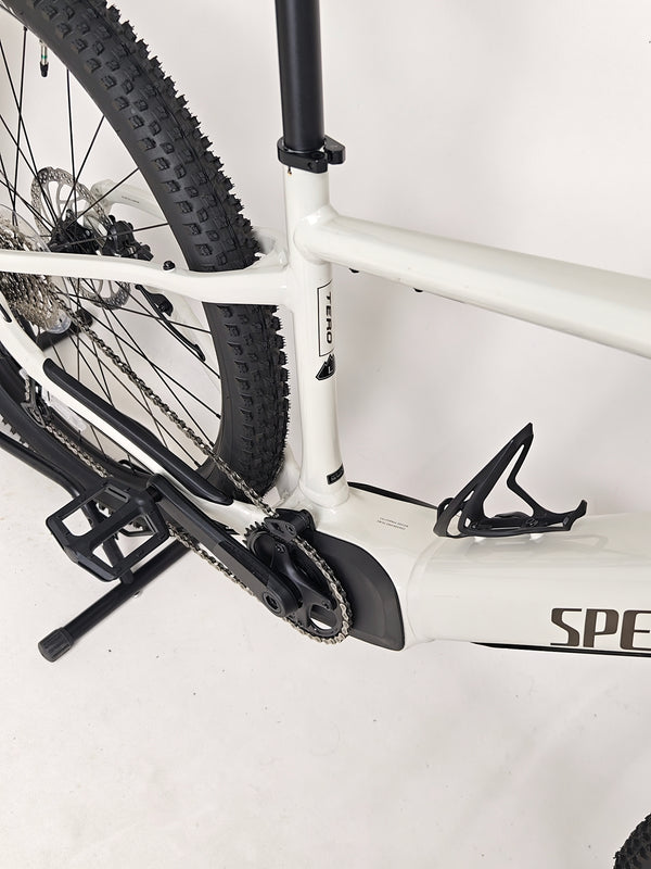 Rear view of the Specialized Turbo Tero 3.0 displaying the spacious rack and capable design.