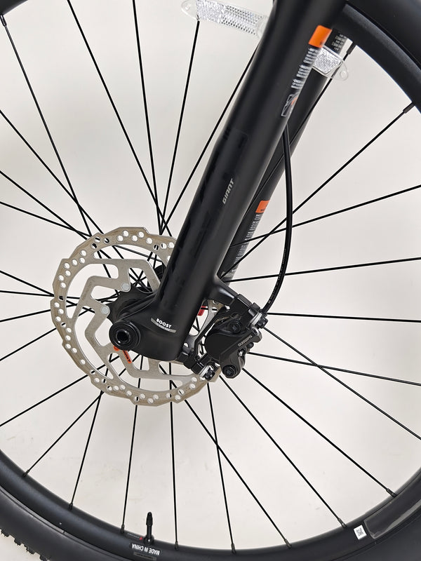 Giant XTC SLR 29 1 Mountain Bike 2024 ready for adventure seen from an angle.