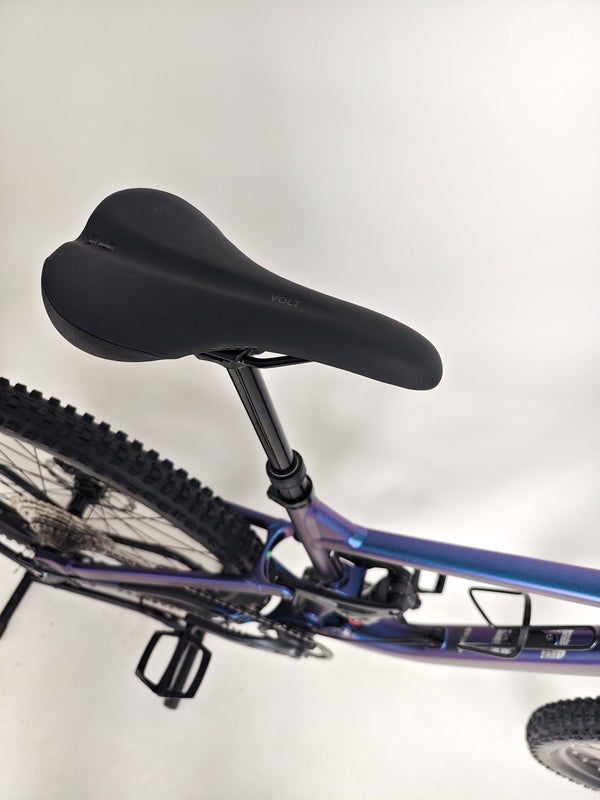 Voodoo CANZO Pro 2026 LARGE Dropper bike captured in natural lighting, illustrating its excellent cosmetic condition and unique colour scheme.