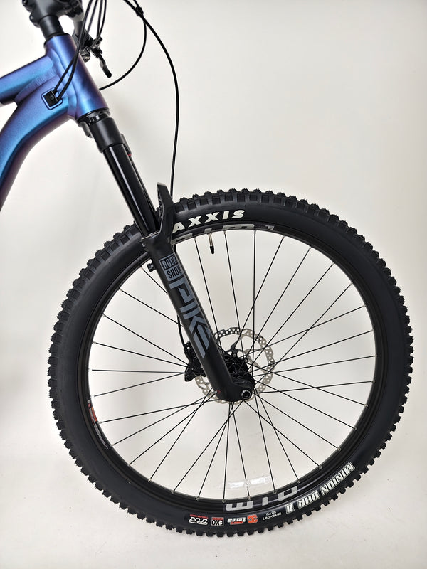 Throttle components of the Voodoo CANZO Pro 2026 LARGE Dropper bike, displaying its advanced technology and Like NEW appearance.