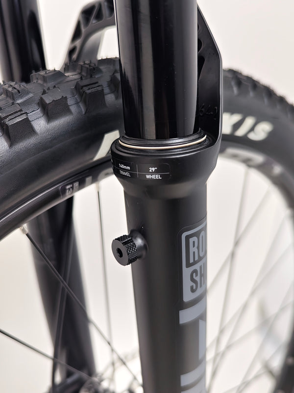 Voodoo CANZO Pro 2026 LARGE Dropper bike parked against a backdrop of nature, emphasizing its rugged outdoor capabilities and Like NEW state.