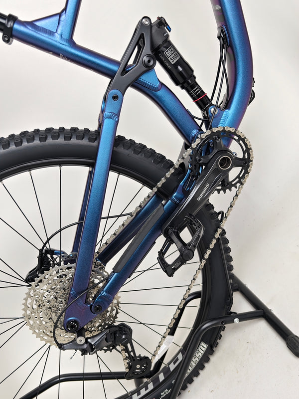 Voodoo CANZO Pro 2026 LARGE Dropper bike with highlights on frame geometry and colour scheme, emphasizing its stylish and Like NEW features.