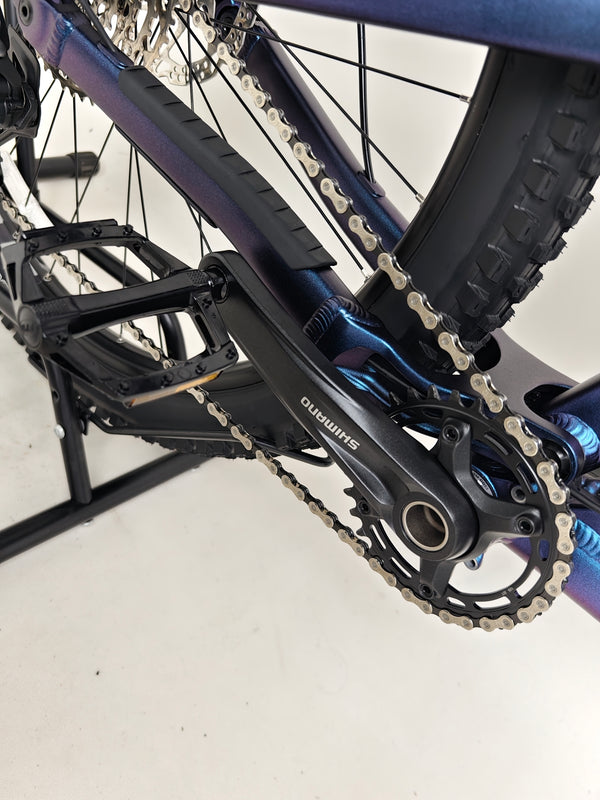 Full-frame capture of the Voodoo CANZO Pro 2026 LARGE Dropper bike with features highlighted, indicating high performance and Like NEW state.