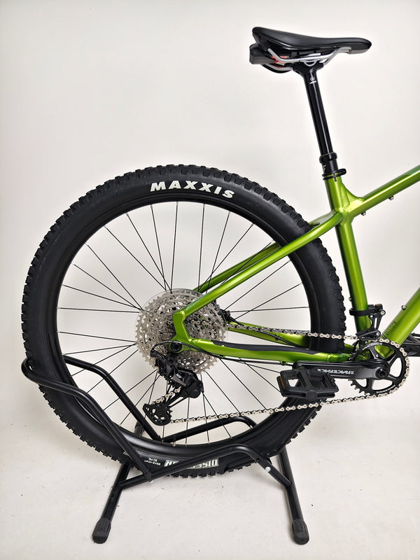 The pristine condition of the Merida Big Trail 700 2024 tires - LARGE, Dropper, RRP: £2,000.00.