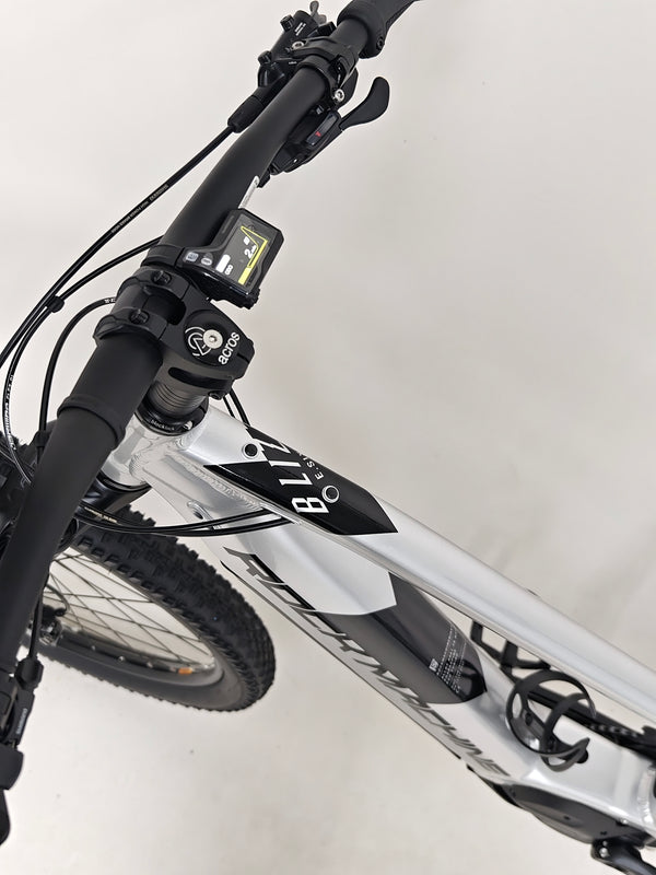 RockMachine Blizz e60-29 Electric Mountain Bike's tire design and contact surface, LARGE size, RRP: £3,499.00, only 2 miles from new.