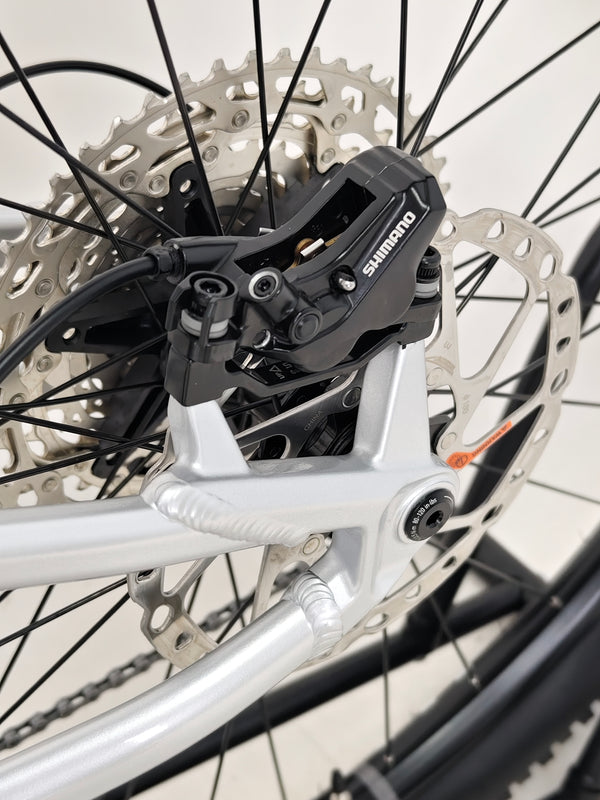 Focus on RockMachine Blizz e60-29 Electric Mountain Bike's shifter and gearing, LARGE size, RRP: £3,499.00, only 2 miles used.