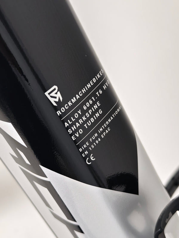 RockMachine Blizz e60-29 Electric Mountain Bike's unique configurations and specs, LARGE size, RRP: £3,499.00, with merely 2 miles of use.