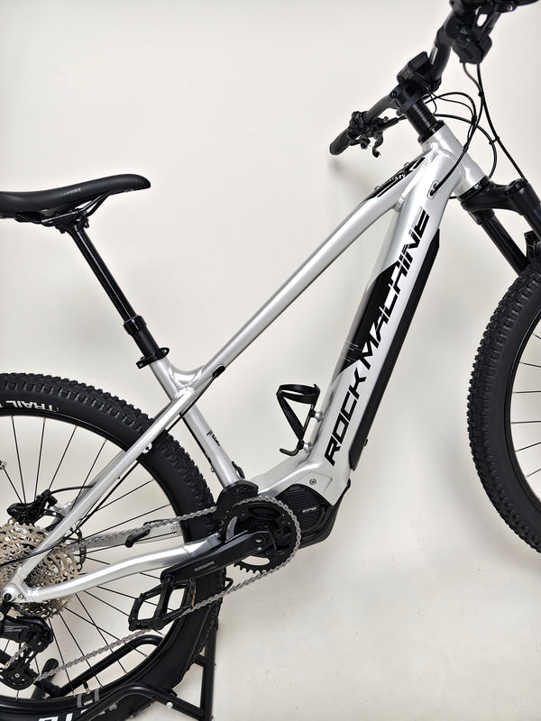 Close-up of the RockMachine Blizz e60-29 Electric Mountain Bike's dropper post, LARGE size, RRP: £3,499.00, only 2 miles ridden.