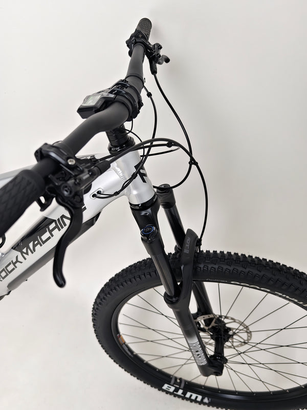 RockMachine Blizz e60-29 Electric Mountain Bike’s chain and drivetrain performance, LARGE size, RRP: £3,499.00, used 2 miles only.