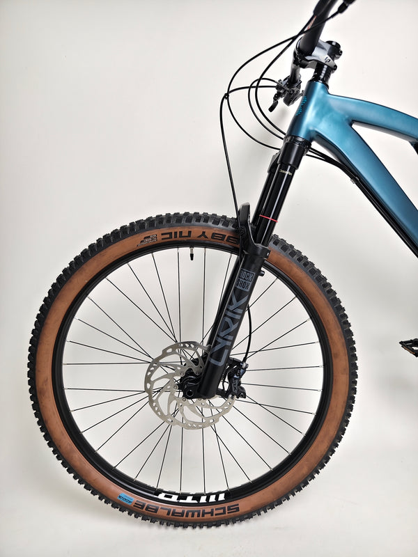 Image of tires mounted on the wheel rims of the 2023 Boardman MTR 9.0 / LARGE / LYRIK / Very Good Condition! / Our Price: £1390.00! / RRP £2,225.00.