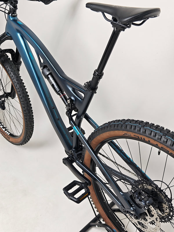 Close-up of the bike frame paintwork highlighting the very good condition of the 2023 Boardman MTR 9.0 / LARGE / LYRIK / Very Good Condition! / Our Price: £1390.00! / RRP £2,225.00.