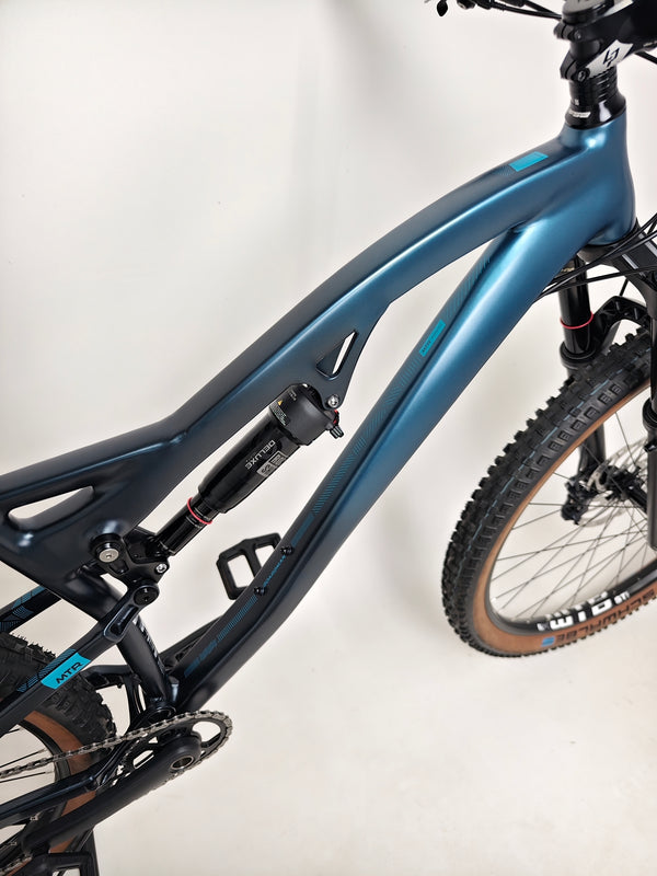 Close-up photo of the crankset and pedals on the 2023 Boardman MTR 9.0 / LARGE / LYRIK / Very Good Condition! / Our Price: £1390.00! / RRP £2,225.00.