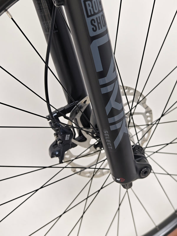 Close-up of the bike's front triangle frame highlighting paint quality on the 2023 Boardman MTR 9.0 / LARGE / LYRIK / Very Good Condition! / Our Price: £1390.00! / RRP £2,225.00.