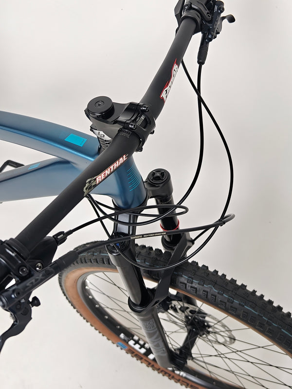 Image showcasing the bike’s unique features focusing on the aesthetics of the 2023 Boardman MTR 9.0 / LARGE / LYRIK / Very Good Condition! / Our Price: £1390.00! / RRP £2,225.00.