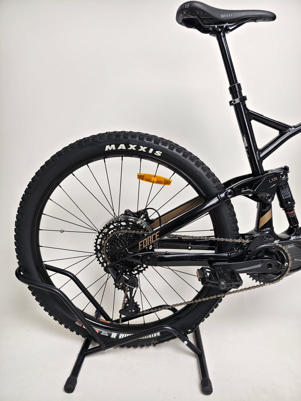 Top view of the GT E Force Amp+ Full Suspension e-Bike 2024 focusing on handlebars, controls, and conditions in XL and Yari, only 51 miles, priced at £2,250.