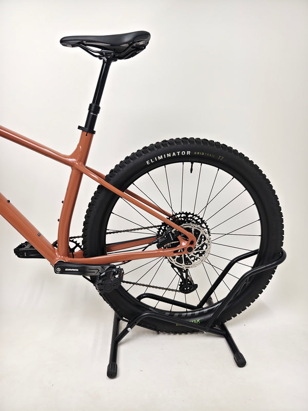 Dynamic perspective of Specialized Fuse Sport 27.5 2023 LARGE Dropper bike, highlighting its excellent condition, our Price: £930.00.