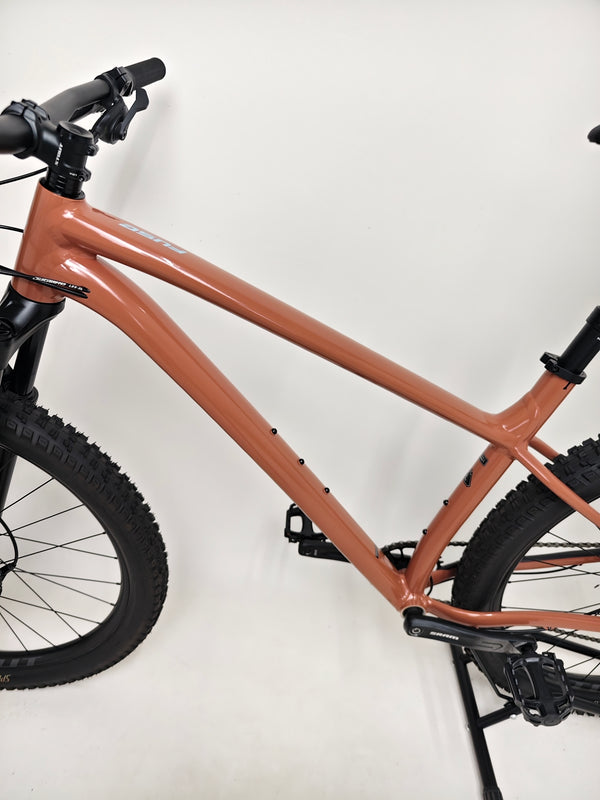 Close-up of SRAM components on Specialized Fuse Sport 27.5 2023 LARGE Dropper mountain bike, our Price: £930.00.