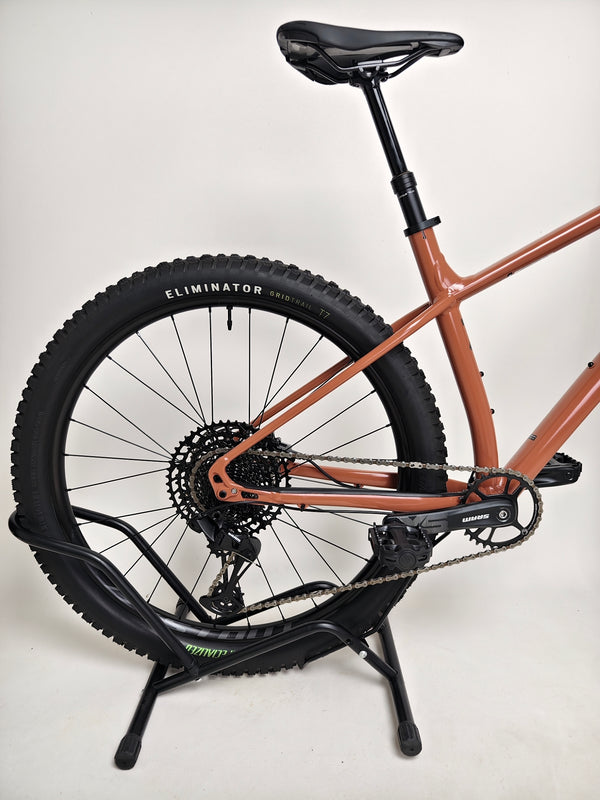 Wide angle representation of Specialized Fuse Sport 27.5 2023 LARGE Dropper bike, highlighting its excellent condition, our Price: £930.00.