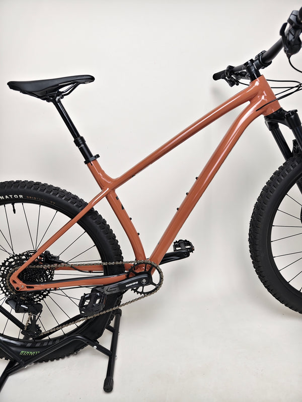 Specialized Fuse Sport 27.5 2023 LARGE Dropper bike on display in garden, showcasing its excellent condition, our Price: £930.00.